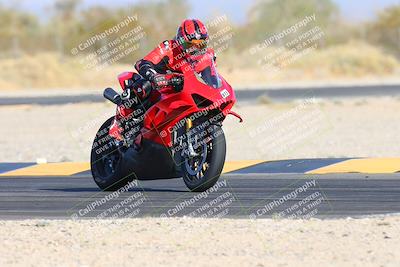 media/Dec-05-2024-Racers Edge (Thu) [[e102e0690b]]/3-B Group/Session 4 Turn 2/